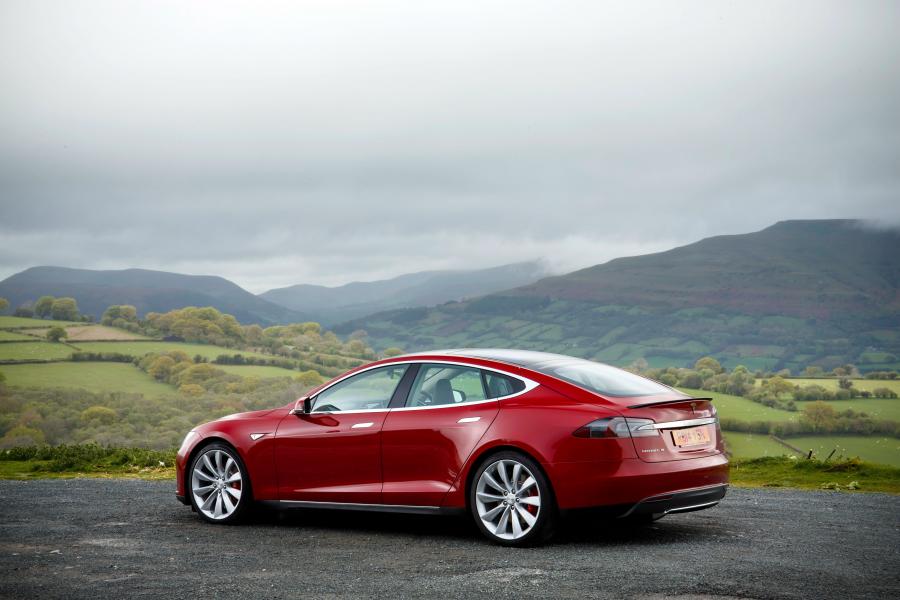 Tesla Model S P85+ 2014 года  (UK) (фото 15 из 30)